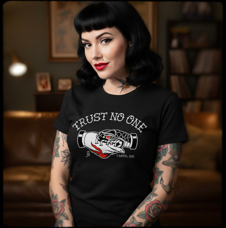 Trust No One Women's T-Shirt